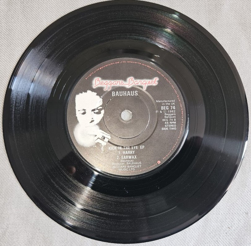 Miniaturbild: Bauhaus - Kick In The Eye (Searching For Satori) E.P. (7", EP, Wes) (Beggars Ban