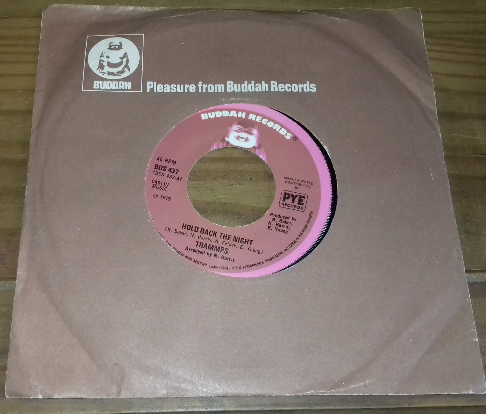 Trammps* - Hold Back The Night (7", Single, Kno) (Buddah Records)