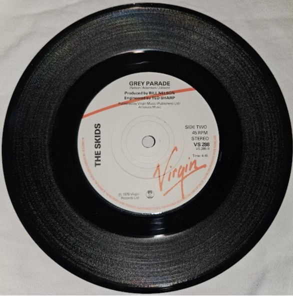 ภาพขนาดย่อ: Skids - Charade (7", Single) (Virgin)