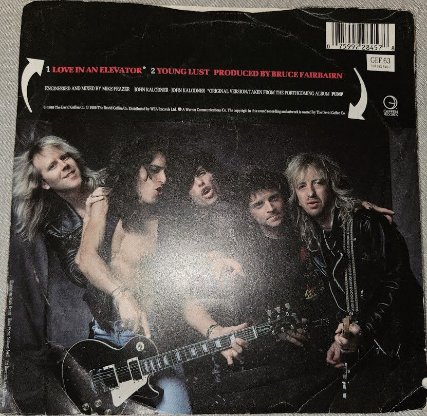 Pikkukuva: Aerosmith - Love In An Elevator (7", Single) (Geffen Records, Geffen Records)