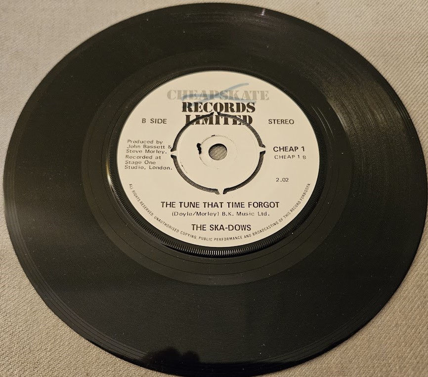 Thumbnail: The Ska-Dows - Apache (7", 4 P) (Cheapskate Records)