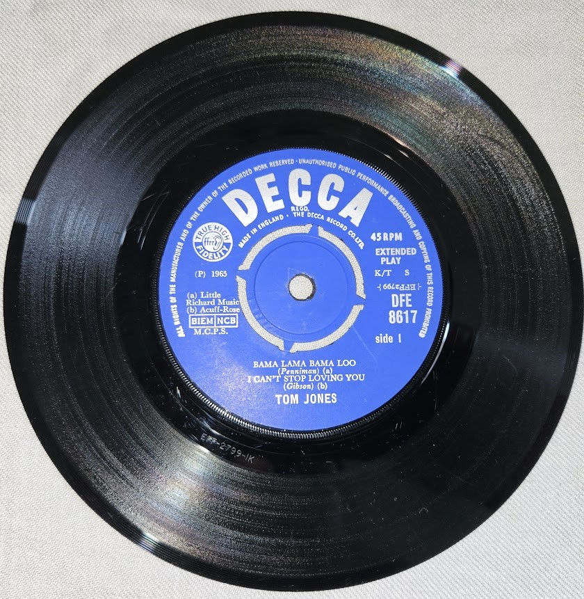 Miniatyrbild: Tom Jones And The Squires  - On Stage (7", EP, Mono) (Decca)