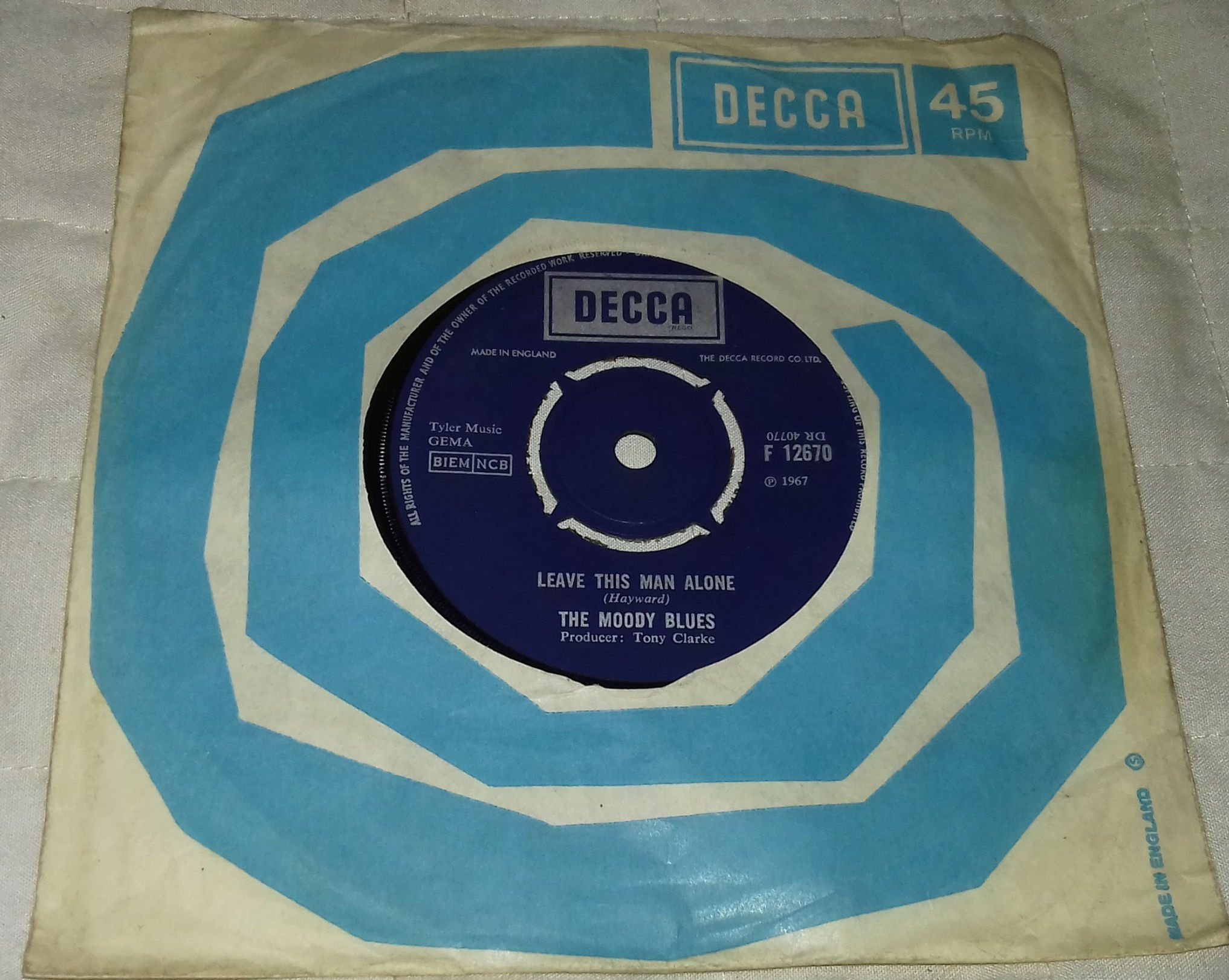 The Moody Blues - Love And Beauty (7", Single) (Decca)
