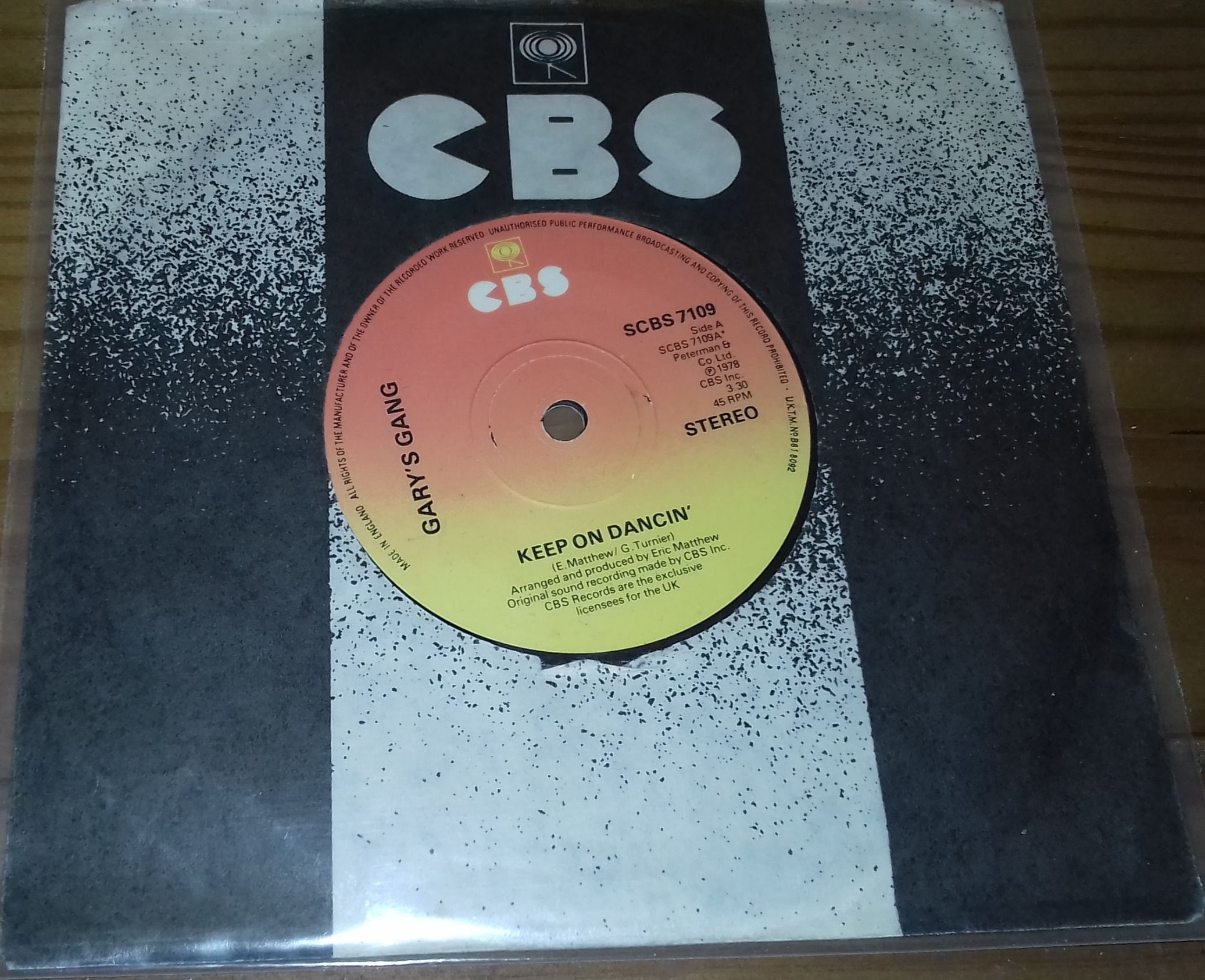 Gary's Gang - Keep On Dancin' (7", Single) (CBS)