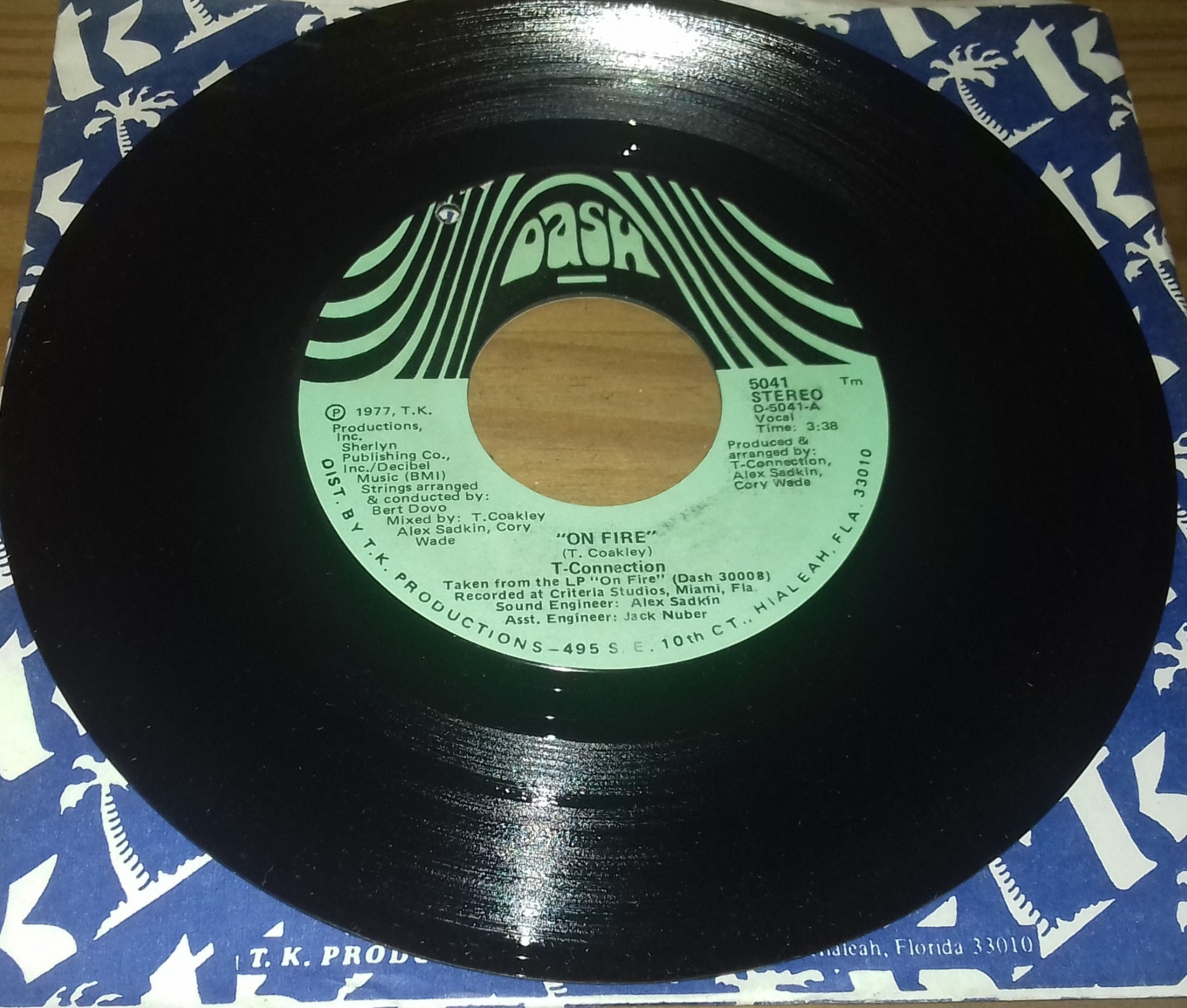 T-Connection - On Fire / Go Back Home (7") (Dash)