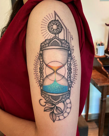 tatuagem de ampulheta em Florianópolis