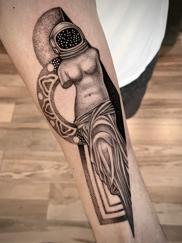 tatuagem de estátua grega em Florianópolis