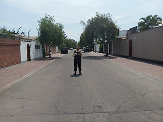 Vigilante en la calle.jpeg