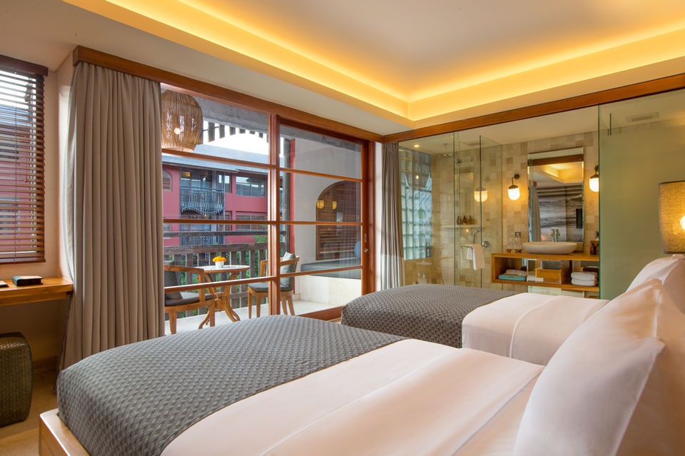 deluxe room 2.jpg