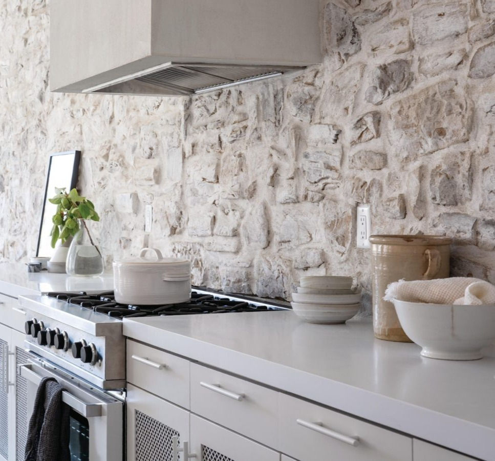 Timeless vs Trendy Backsplashes to Elevate Your Home!