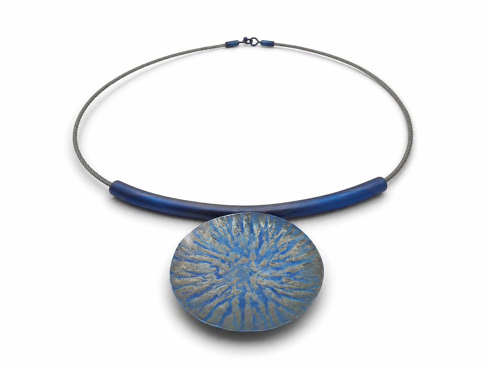 Miniature : Collier Éclosion Azur – Création artisanale contemporaine belge en titane