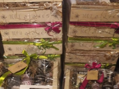 Recibimos un sinfín de encargos de cestas para esta Navidad ¡Gracias por tu apoyo al producto local!