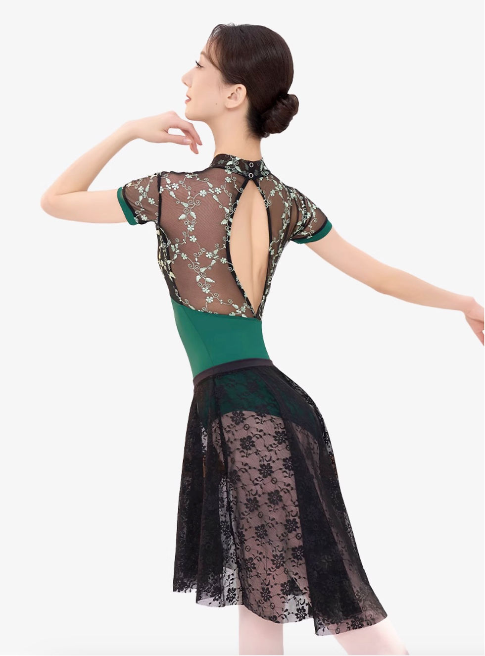 サムネイル： 【VONSU】半袖ハイネック刺繍レオタード(6334)