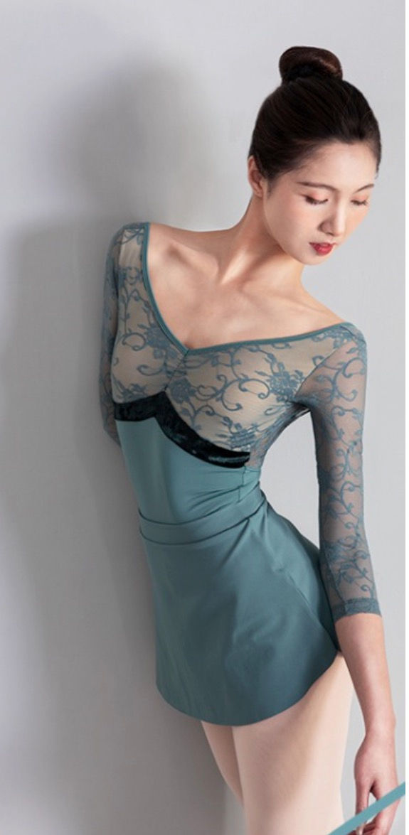 サムネイル： 【Danzea】七分袖Vネックレオタード(110)