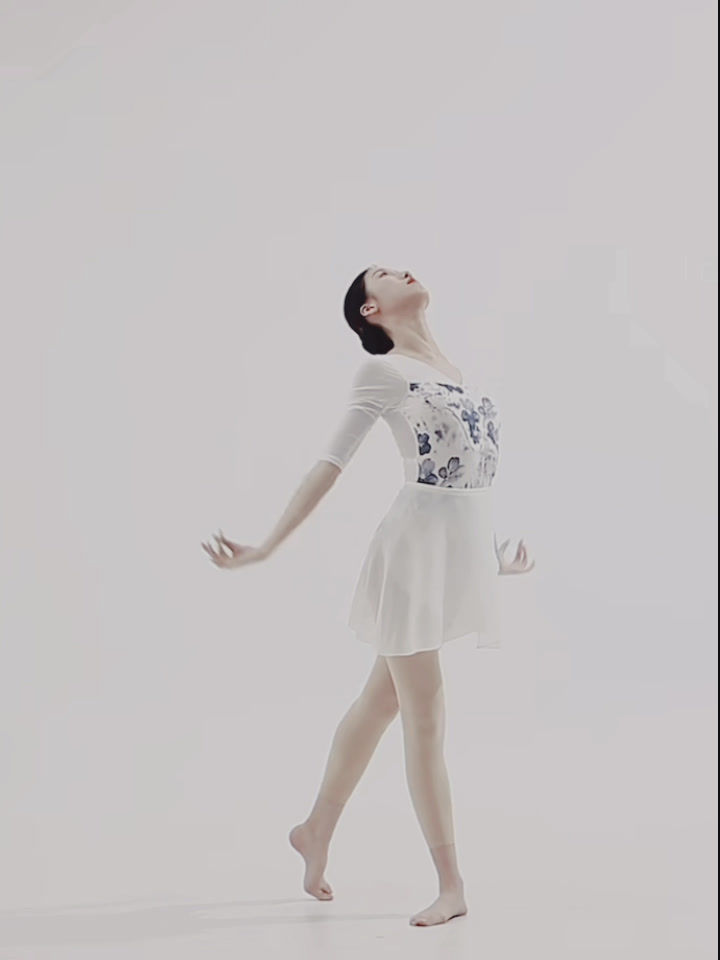 サムネイル： 【FULL BELIEF】7分袖花柄プリントレオタード(5010)