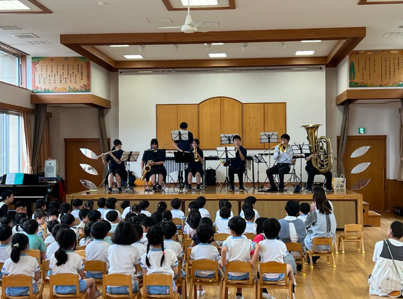 本校吹奏楽部が大谷幼稚園で演奏させて頂きました。