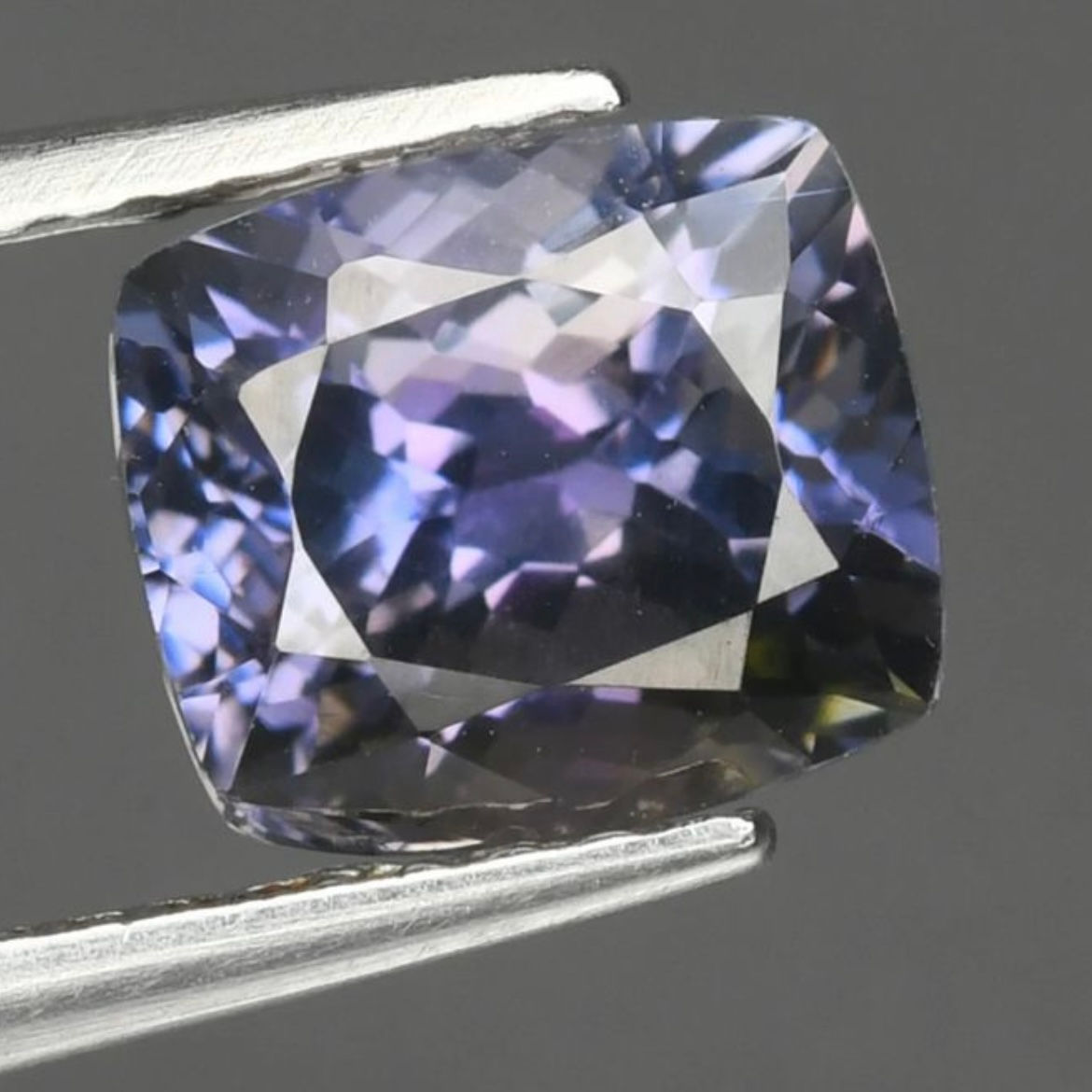2 Carats Earth Mined Natural Tanzanite