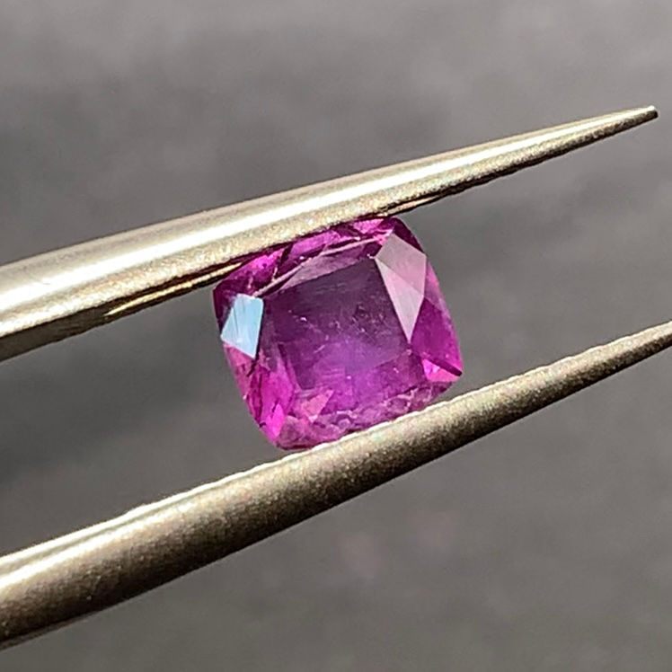 Thumbnail: 0.85Ct Natural Rare Purplish Pink Kashmir Sapphire