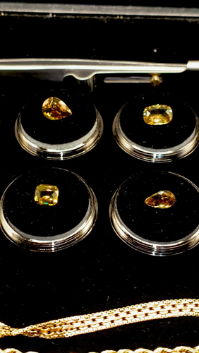 Alexandrite　おまとめ割引　まどんな8キロ二箱セット Beyond Rare: The 17.63Ctw Alexandrite Masterpiece. Eight Stones