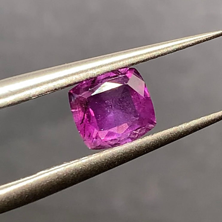 Thumbnail: 0.85Ct Natural Rare Purplish Pink Kashmir Sapphire