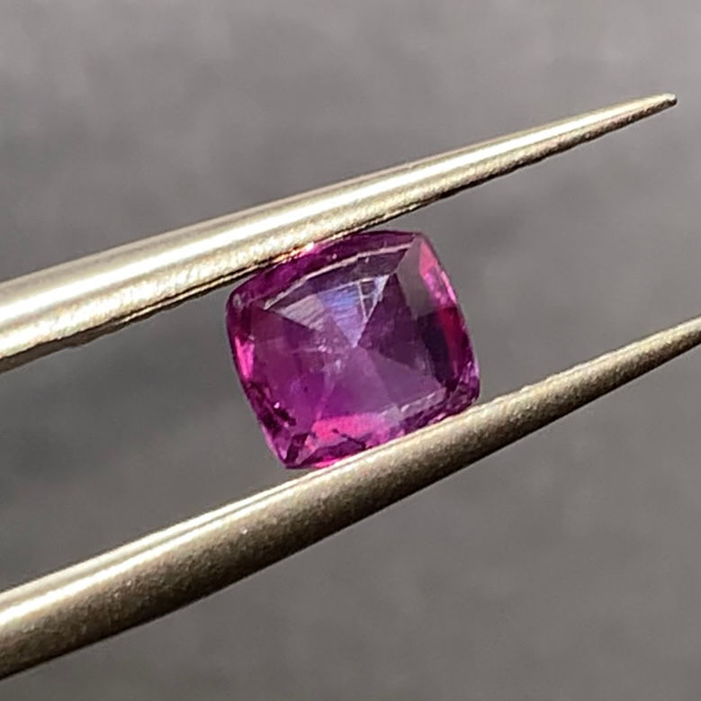 Thumbnail: 0.85Ct Natural Rare Purplish Pink Kashmir Sapphire