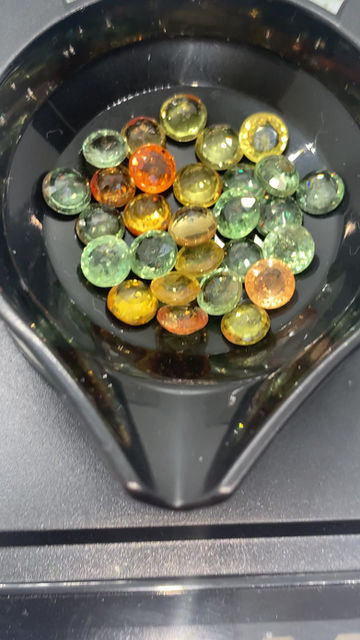 Thumbnail: 18.5Ct Earth Mined Natural Sapphire Collection From Madagascar