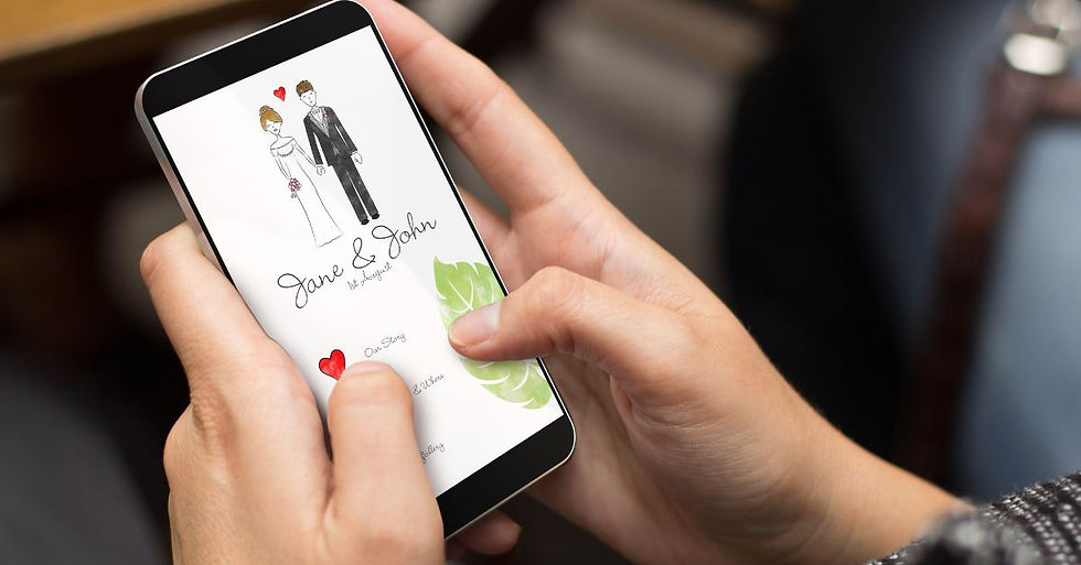 Invitación de matrimonio digital en celular junto a una invitación física en papel elegante.