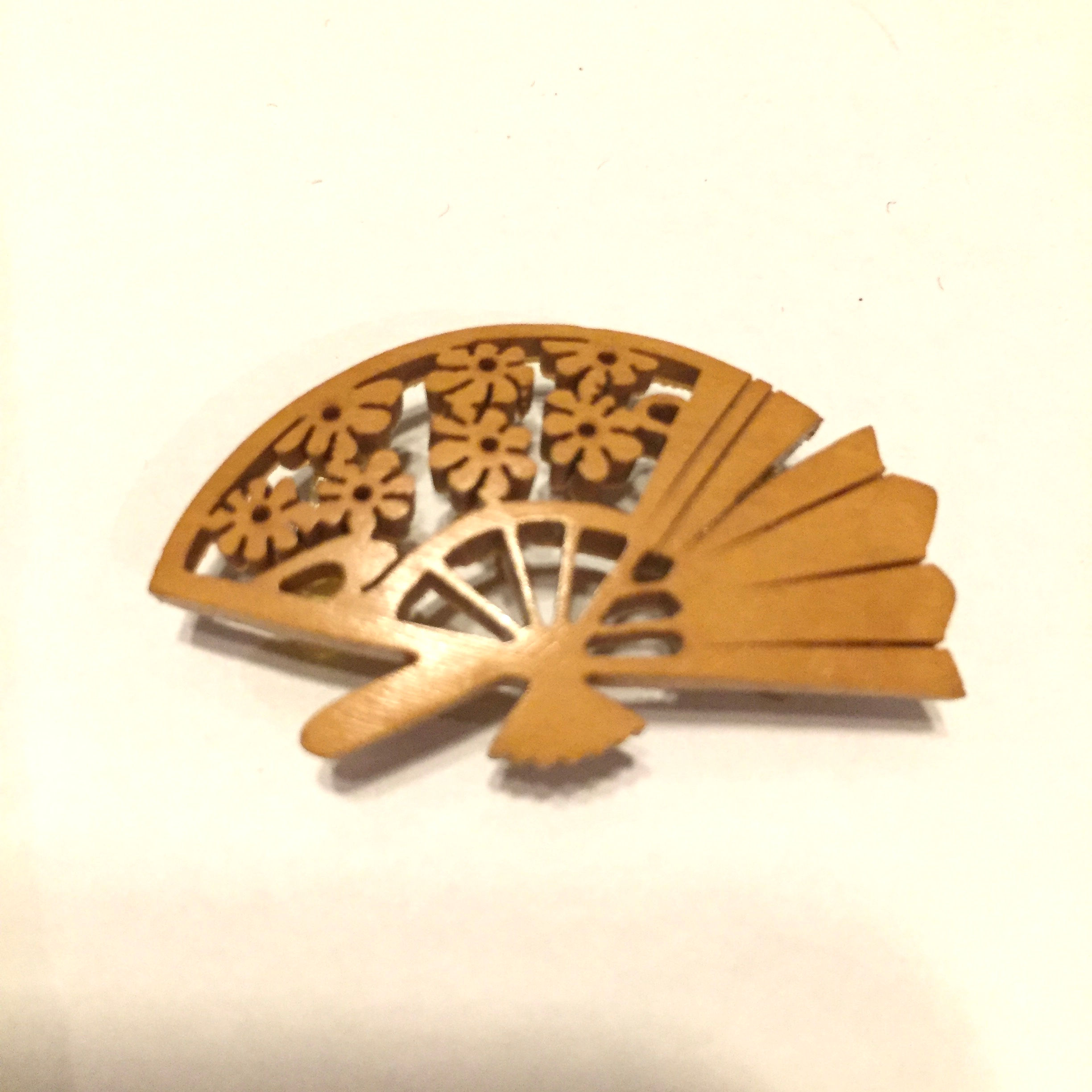 柘植扇透アンティーク帯留