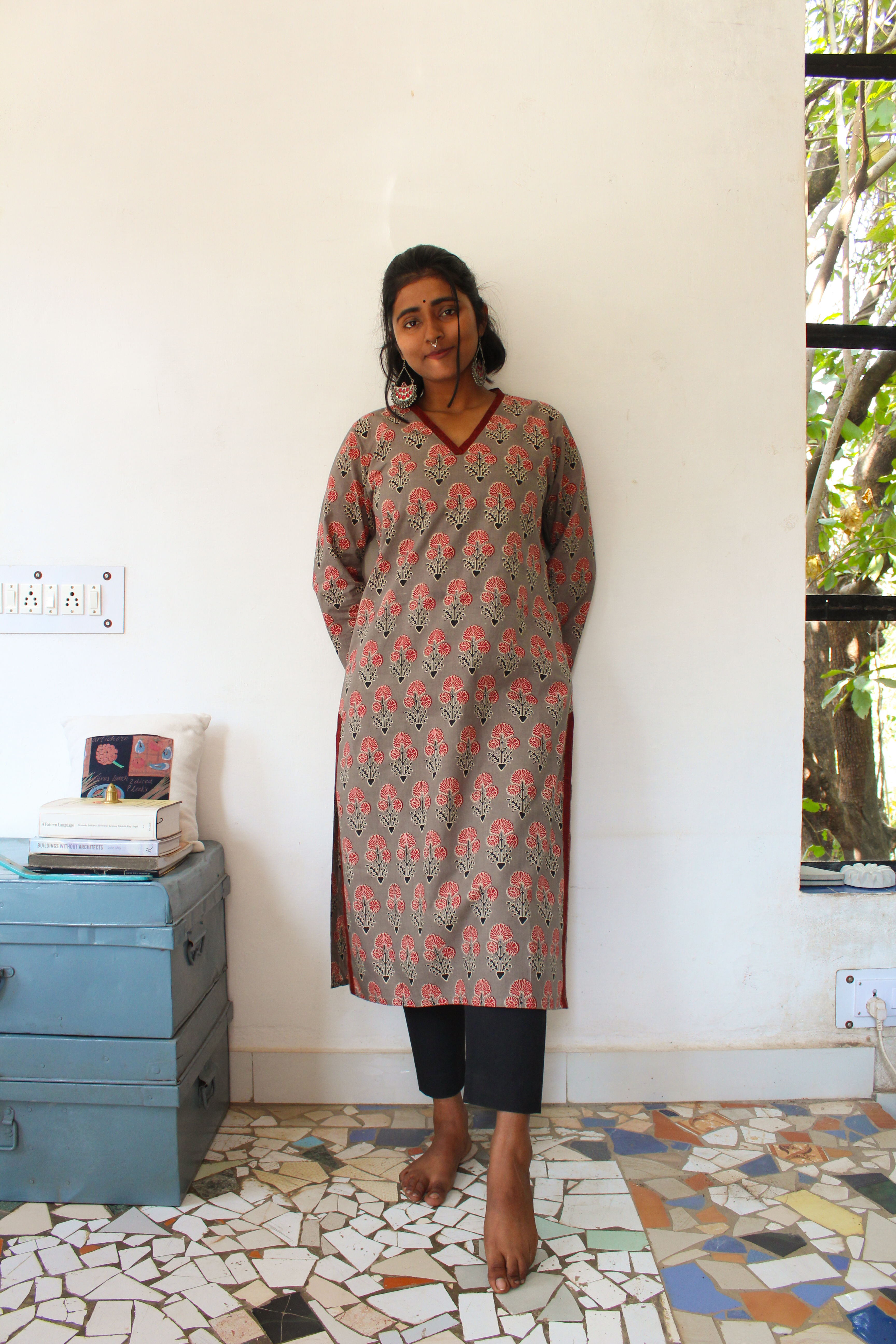 Red Carnations Grey Sky V-Neck Long Kurta