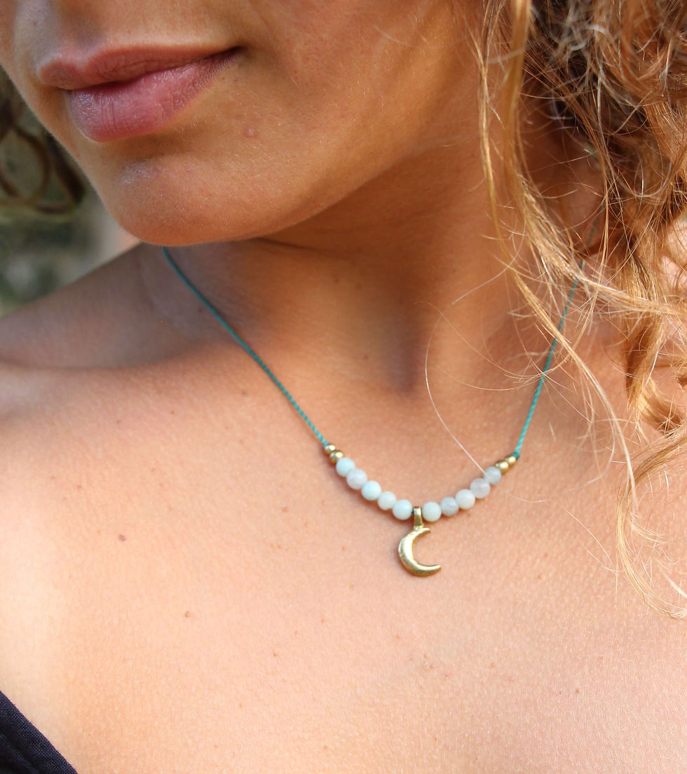 שרשרת חרוזים ותליון ירח