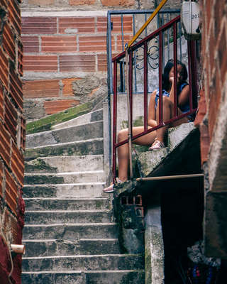 Rue étroite de la Comuna 13
