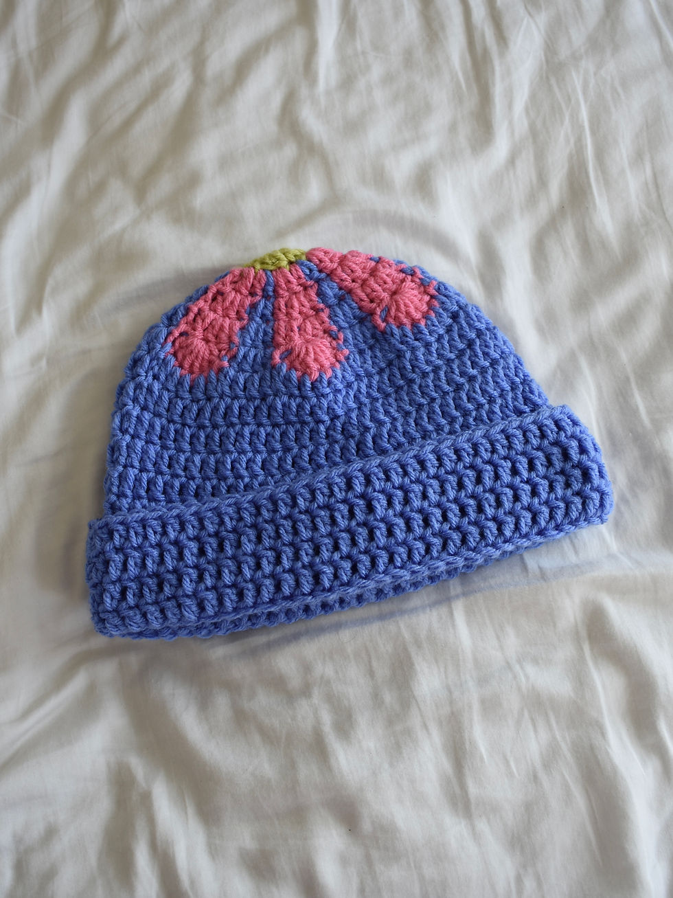 Thumbnail: Retro flower top crochet hat