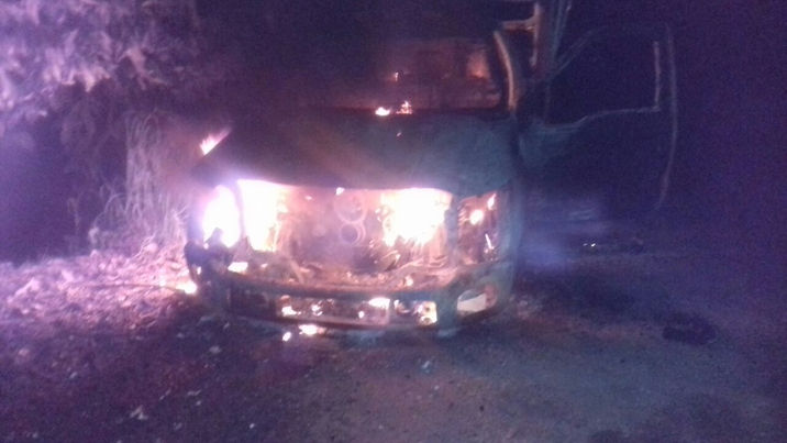 Localizan camioneta calcinada con reporte de robo en Cárdenas