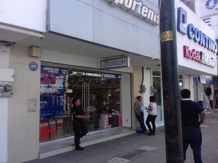 Atracan Dportenis en Cárdenas