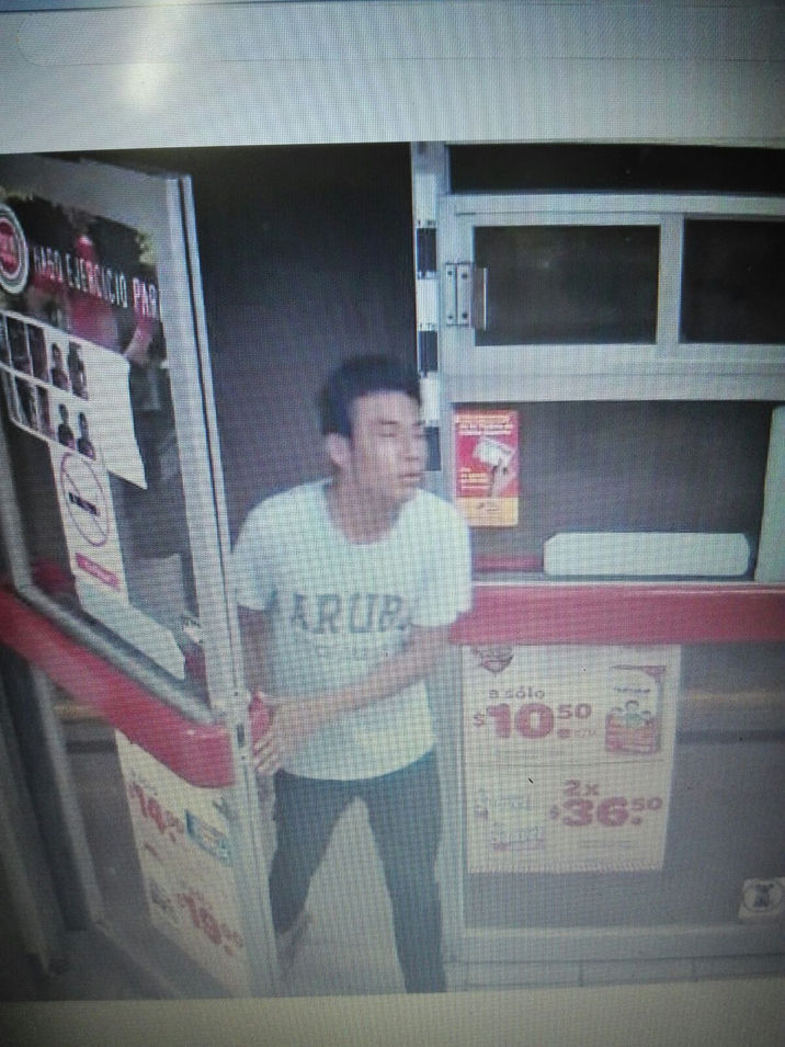 Malandro armado asalta Oxxo en Cárdenas
