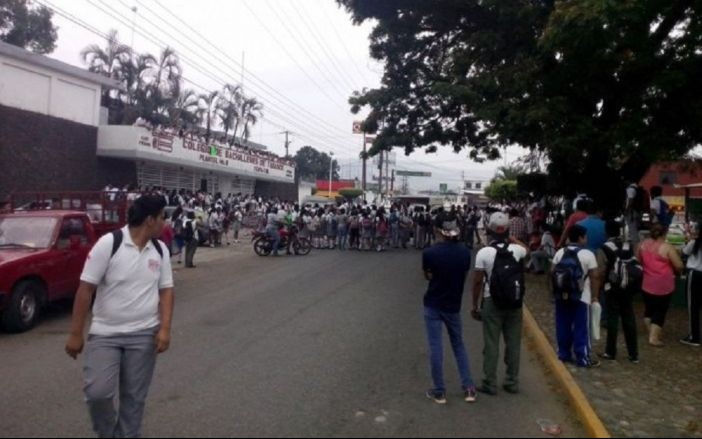 Comando plagia a estudiante en Cárdenas