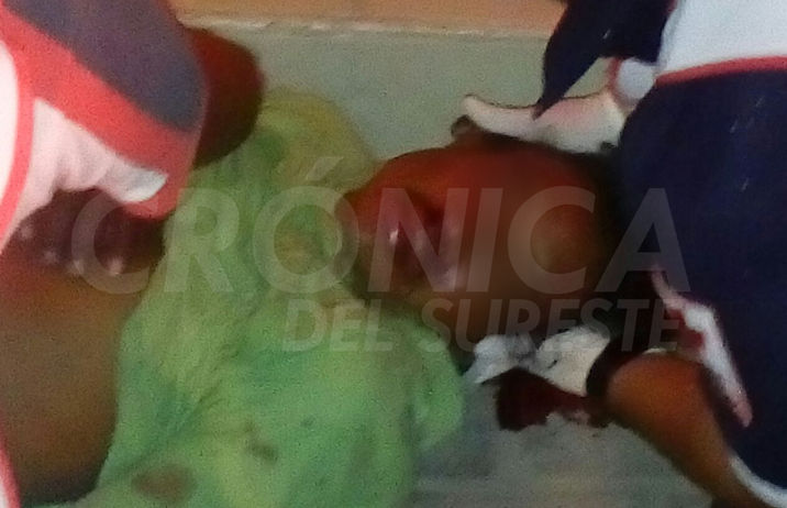 Hospitalizado tras caer de camioneta en movimiento en Cárdenas