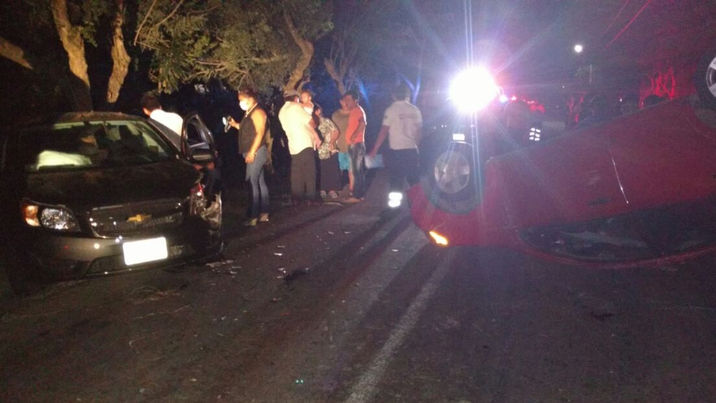 Ebrio provoca aparatoso choque en Cárdenas