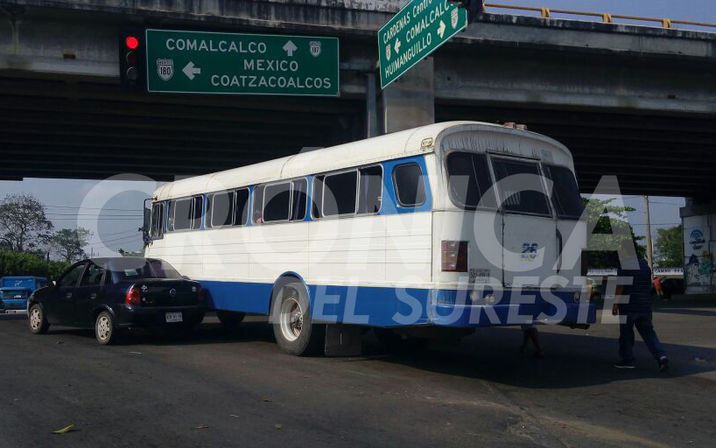 Imprudente chófer del servicio público ocasiona accidente en Cárdenas