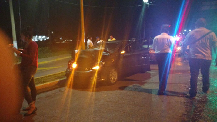 Aparatoso accidente deja cuantiosos daños en Cárdenas