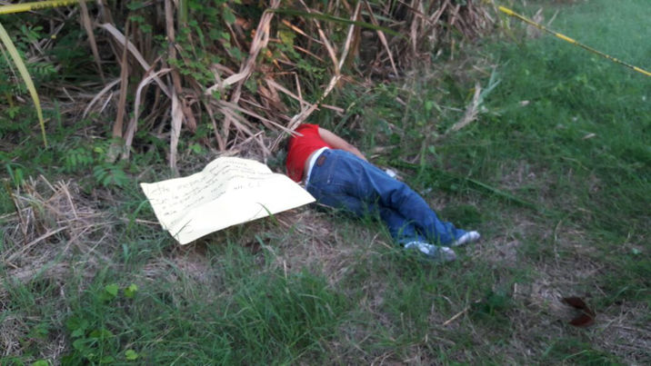 Hallan ejecutado con narco mensaje en Cárdenas