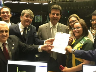 Frente parlamentar contra a nova PNAB
