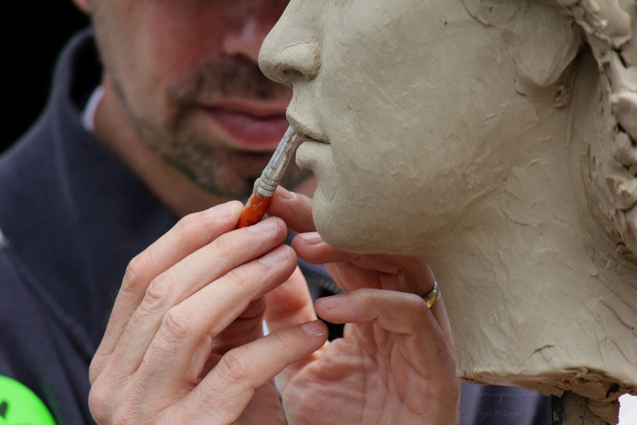 hands at work sculpting