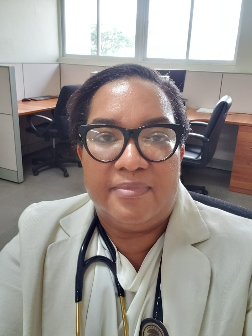Dr. Marie Williams presenting her PhD research on cardiometabolic risk, the gut microbiome and cognition at UWI SODECO