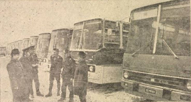 26. kép - Új buszok a 4. sz. Volán egri telephelyén. Valahol köztük kell lenni az új IK 280-asoknak is. (Heves Megyei Hírlap 1977.01.01.)