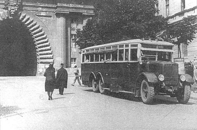 17. kép - A Büssing próbakocsi, ami az 1925-ben Budapesten járt társához hasonlóan háromtengelyes volt - http://veke.hu/2008/02/85-eve-jott-letre-a-szekesfovarosi-autobuszuzem/