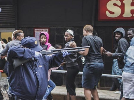 Coronavirus: En Afrique du Sud, des tirs au LBD pour faire respecter les distances de sécurité.