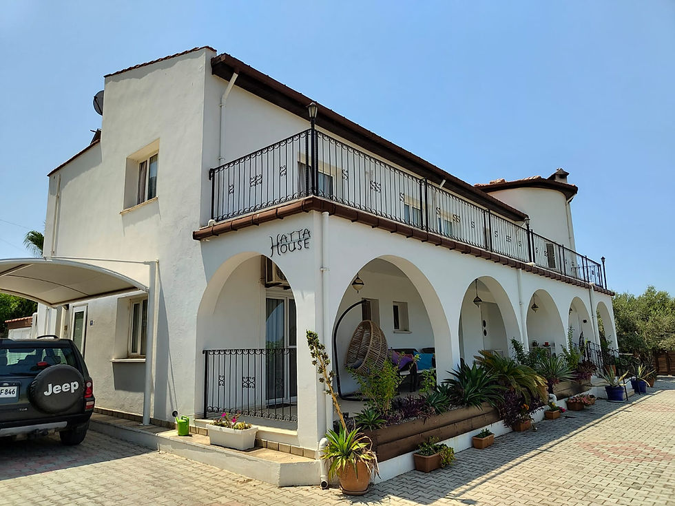 Hatta House, Karşıyaka