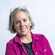 Empowering Portraits: The Complete Guide to Confidence in Front of the Camera