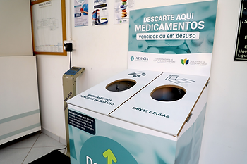 Ponto de entrega voluntária de medicamentos e embalagem de medicamentos em farmácia aderente ao acordo setorial